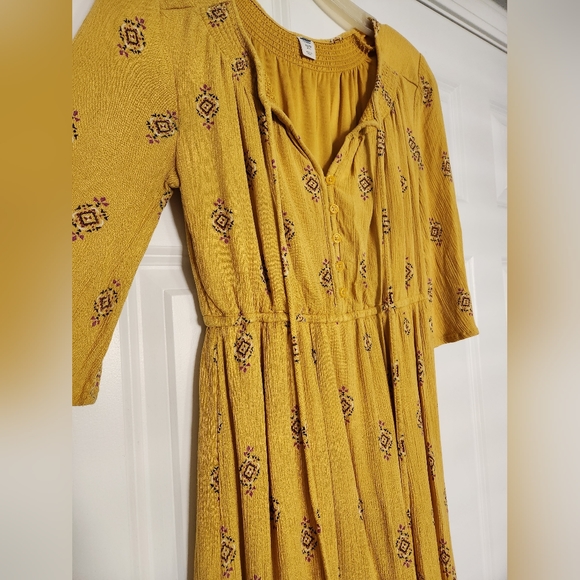 Old Navy Flocked Dress - Picture 2 of 4